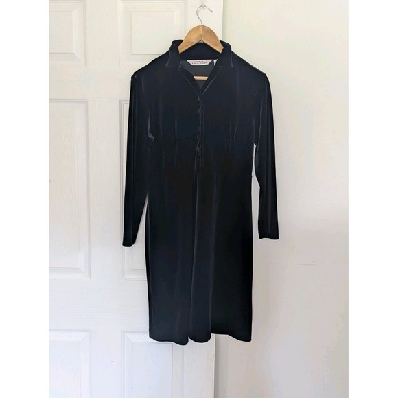 Eddie Bauer Dresses & Skirts - Vtg Long Sleeve‎ Black Velvet Aline Dress Sz 8P Made in the USA Timeless Holiday